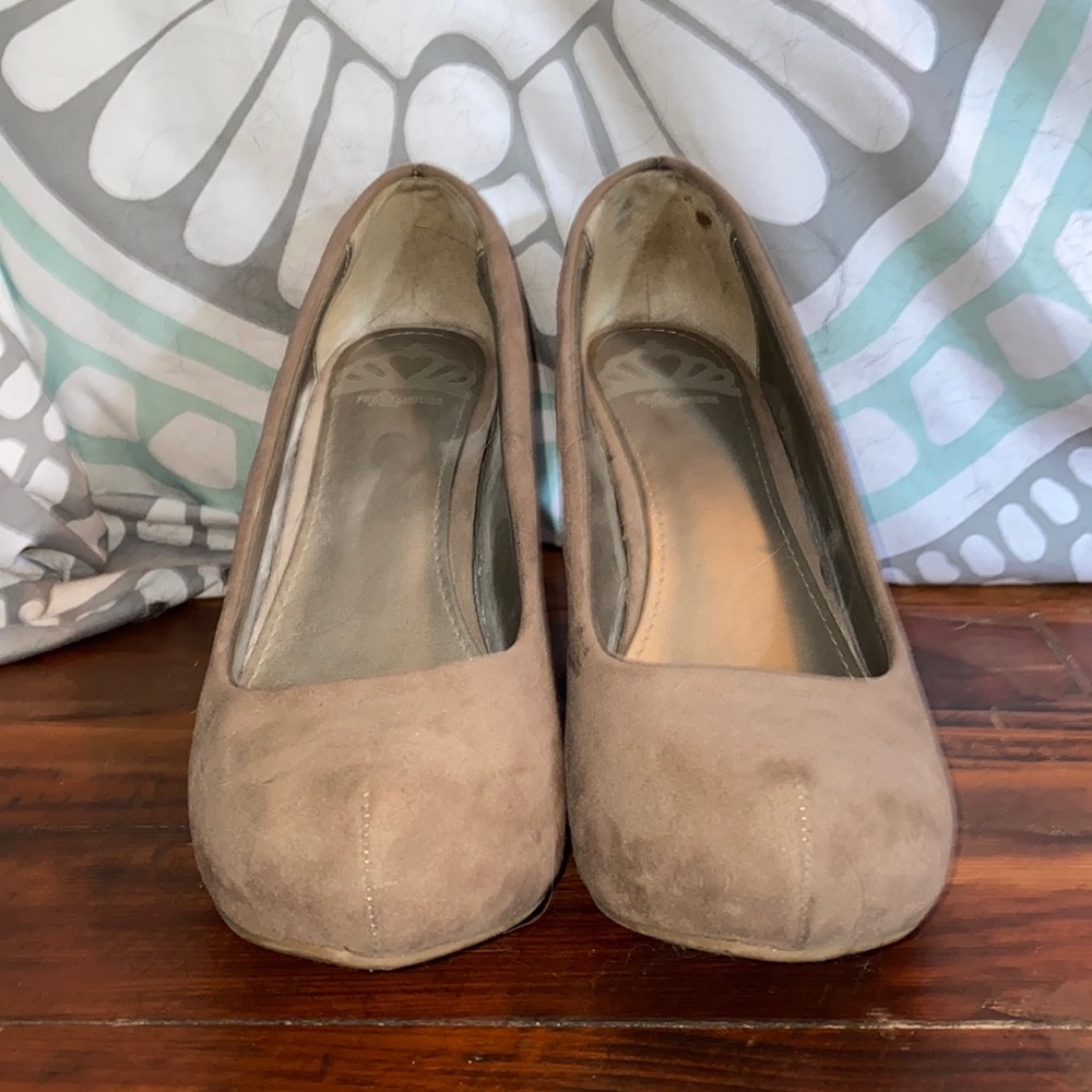 Fergalicious size 8.5 pumps
